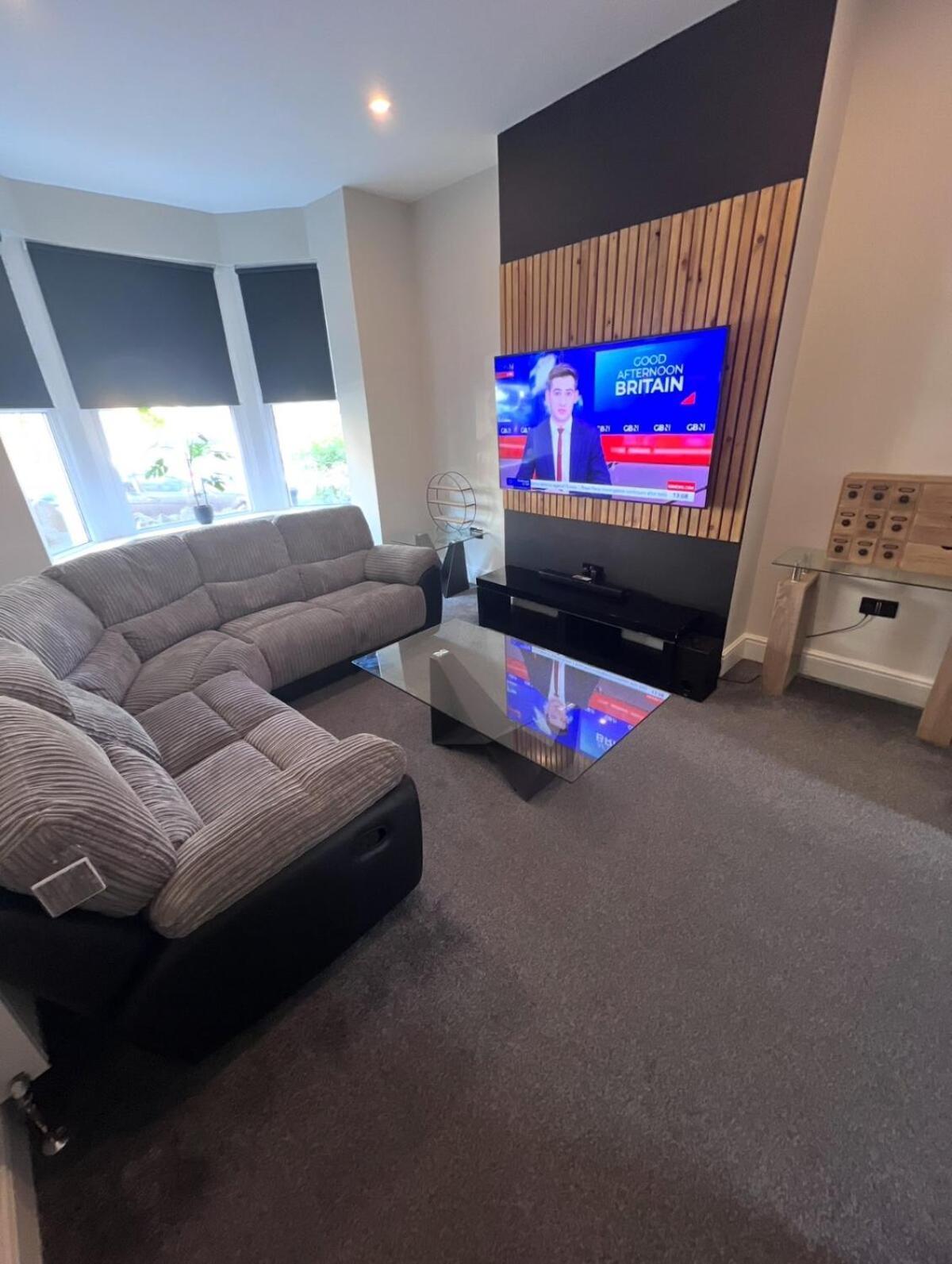 Modern 5 Bedroom Terraced Luxurious House كولوين باي المظهر الخارجي الصورة
